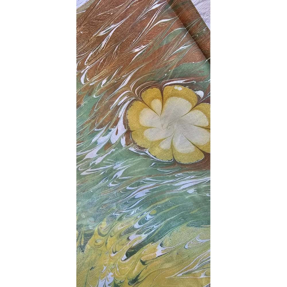 Yeşil Üzerine Sarı Çiçek Desenli Ebru İpek Fular