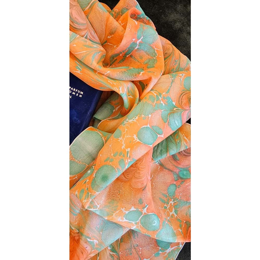 Yeşil üzerine Turuncu çiçekli İpek Ebru Fular