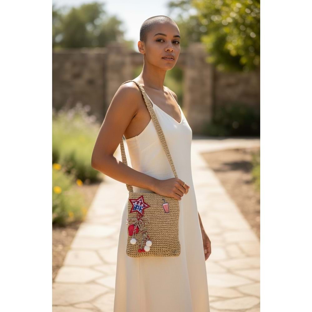 Vizon Rengi Kırmızı Nakışlar İle Süslenmiş 20x22 cm Ölçülerinde Bohem Çanta