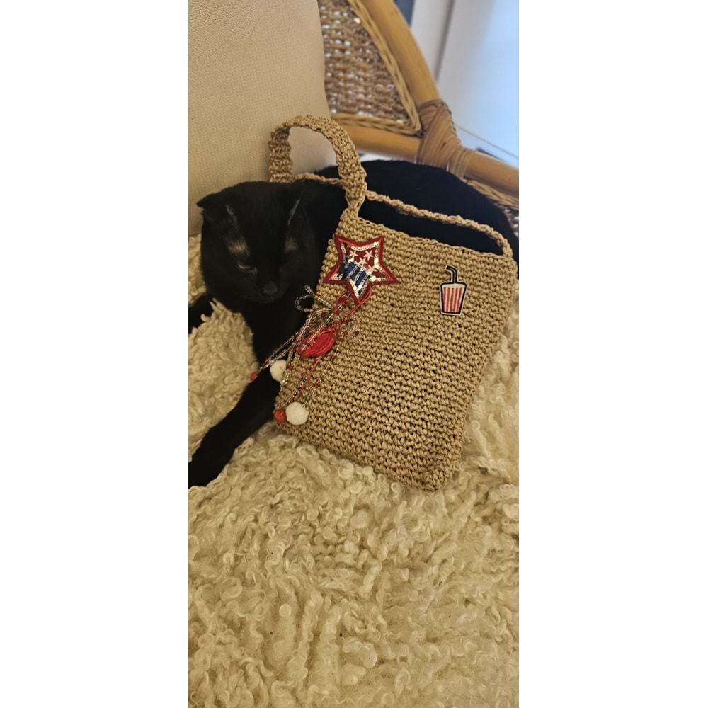 Vizon Rengi Kırmızı Nakışlar İle Süslenmiş 20x22 cm Ölçülerinde Bohem Çanta