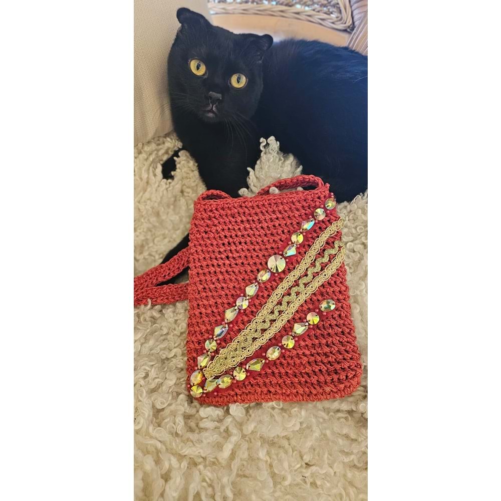 Kırmızı Tonlarında Taş ve Nakışlar İle İşlenmiş Bohem Çaprazz Çanta