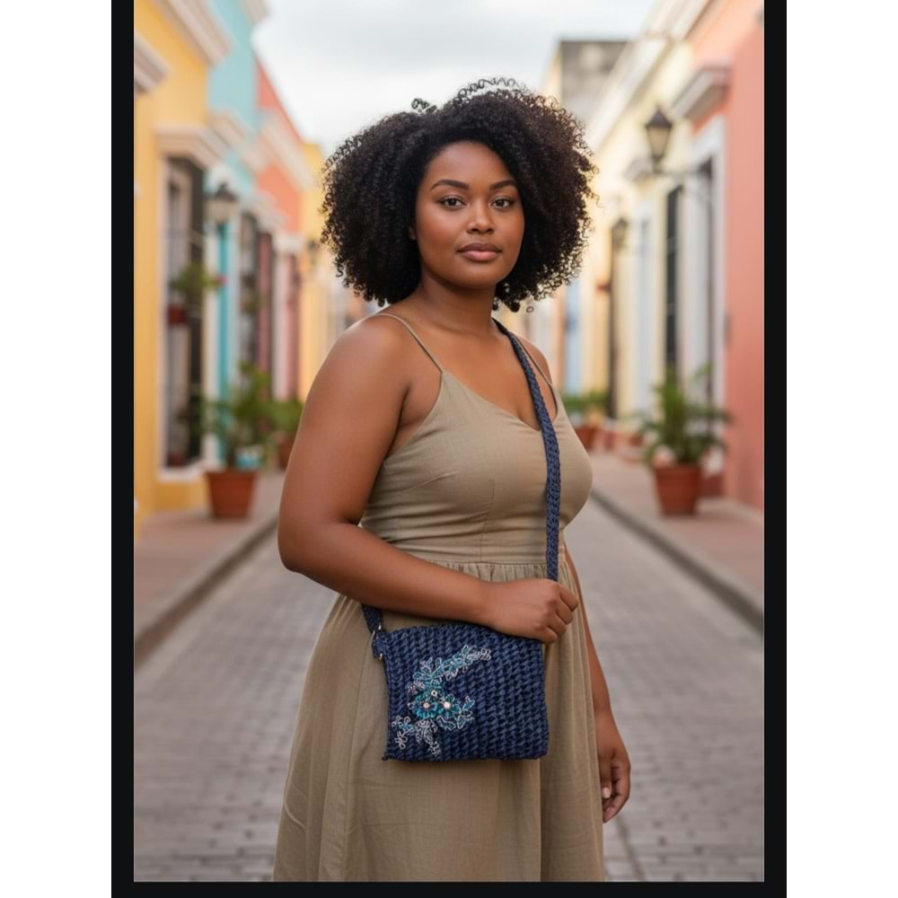 Lacivert Üzeri Taş İşlemeli Geceye Uygun Çanta