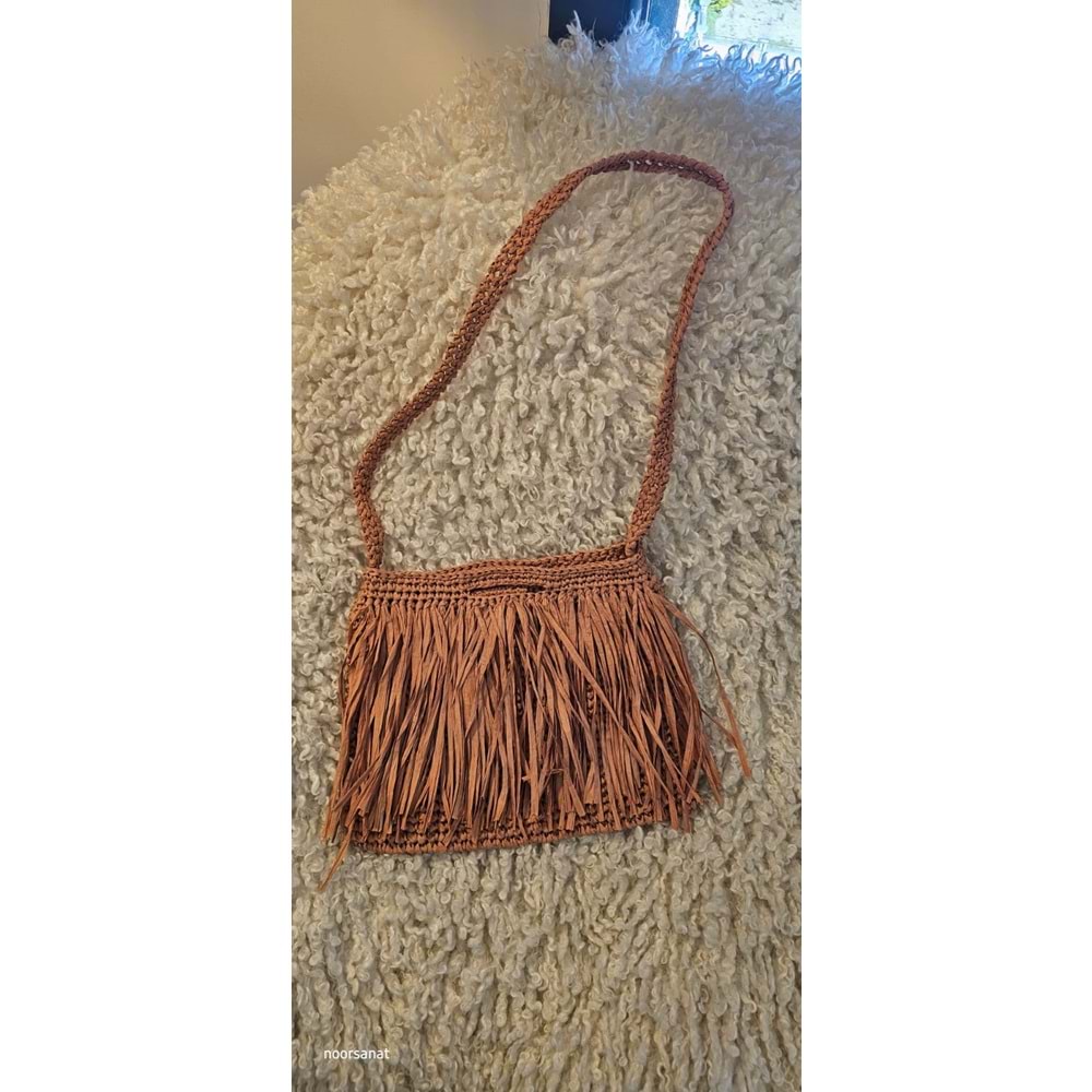 Tarçın Rengi Püsküllü Kağıt İp Örgü Çanta
