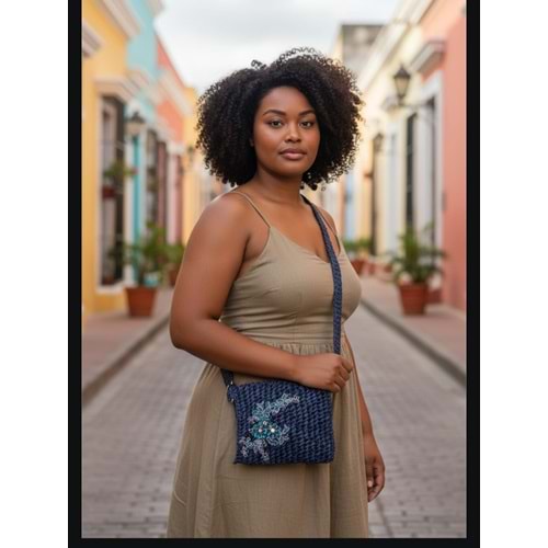 Lacivert Üzeri Taş İşlemeli Geceye Uygun Çanta