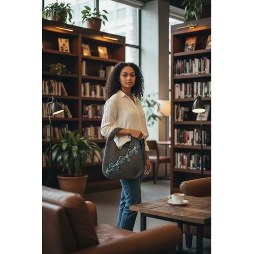 Füme Üzeri Nakışlı Şık Çanta