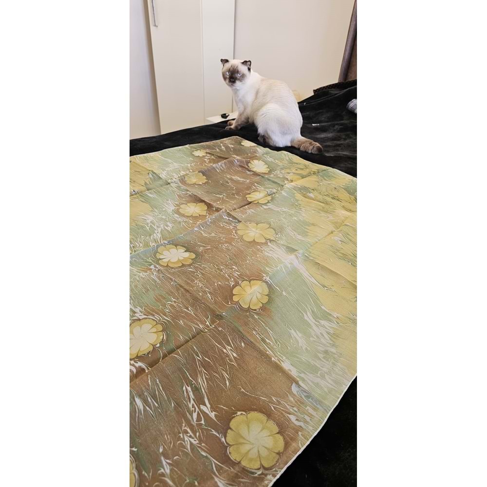 Yeşil Üzerine Sarı Çiçek Desenli Ebru İpek Fular