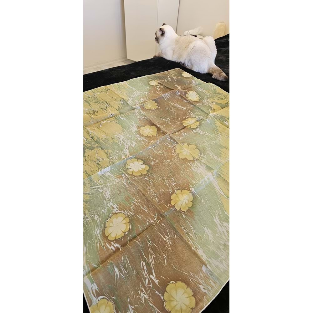 Yeşil Üzerine Sarı Çiçek Desenli Ebru İpek Fular