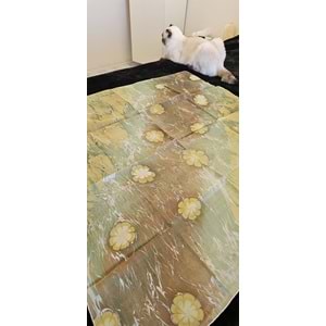 Yeşil Üzerine Sarı Çiçek Desenli Ebru İpek Fular