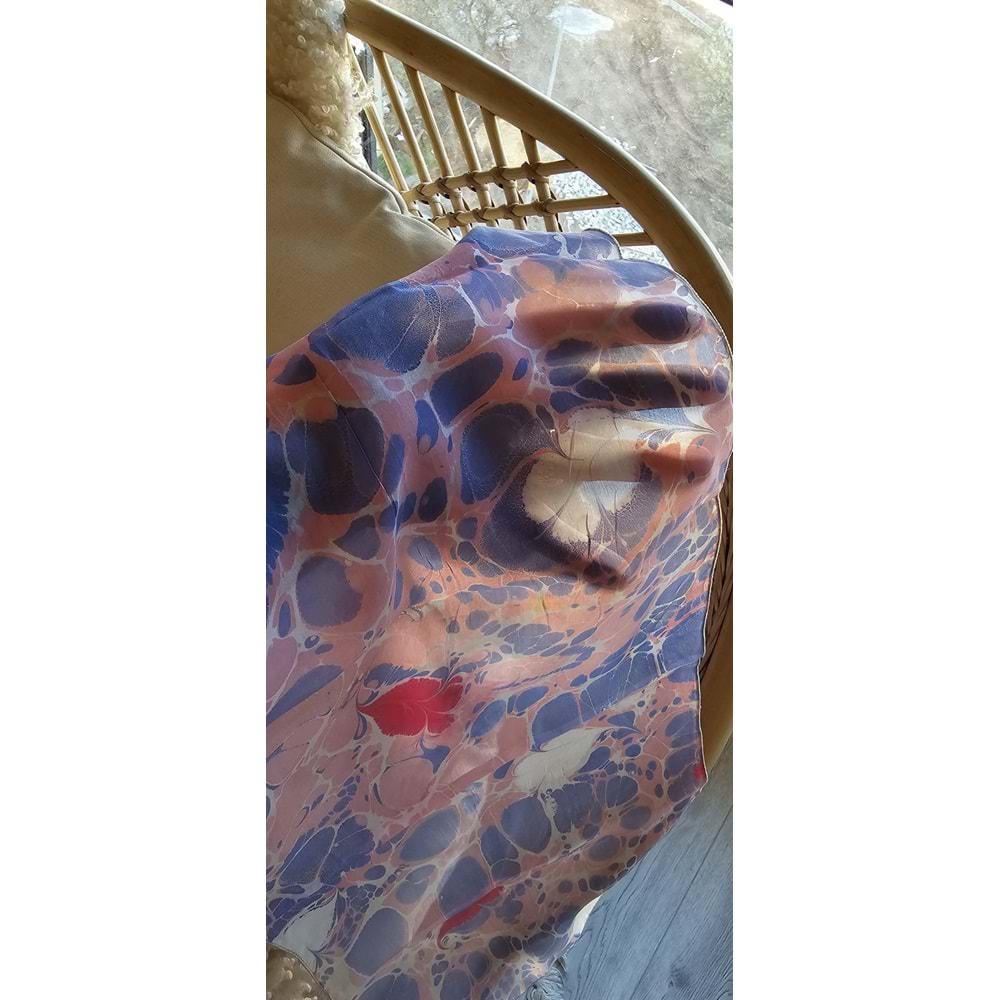 Pembe Üzerine Kırmızı Beyaz Çiçekler Ebru İpek Fular