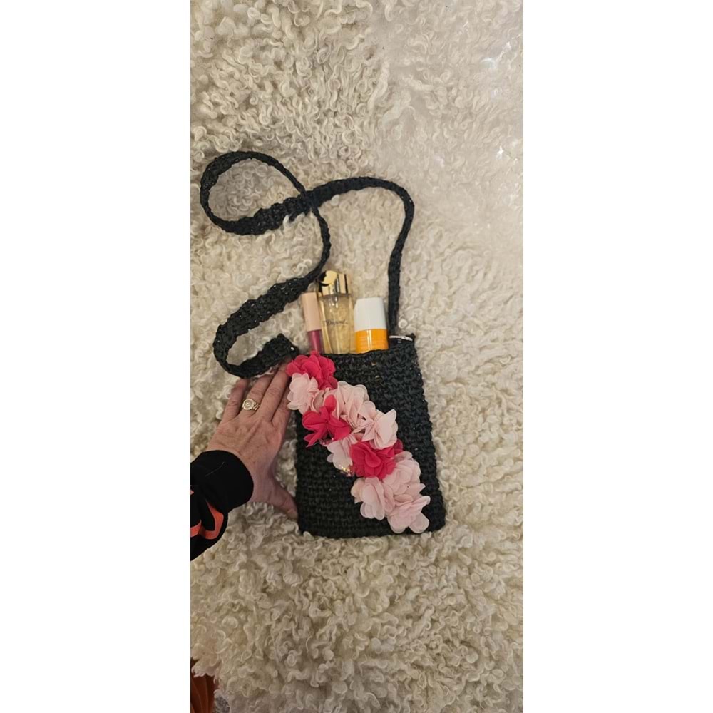 Siyah Üzerine Pembe Çiçek Tonları Bohem Çapraz Çanta